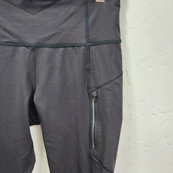 ATHLETA || Black Ankle Cropped Leggings - Picture 4 of 10